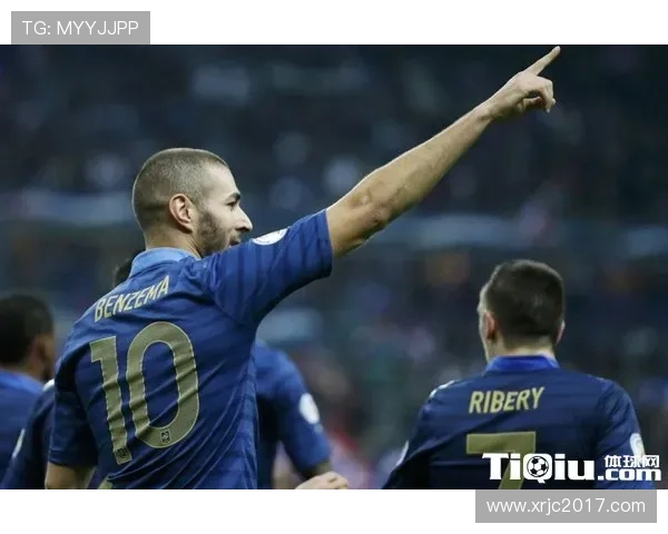 阿尔瓦雷斯vs本泽马：全能前锋的战术角色与终结效率对比分析