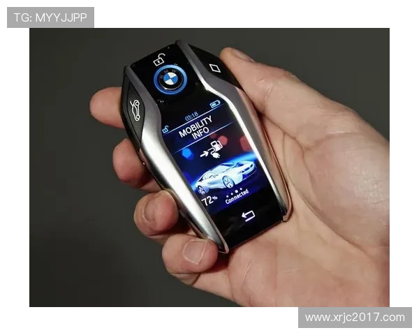 李诗沣训练间隙竟偷偷捧起豪车钥匙，闺蜜都说这生活绝了！